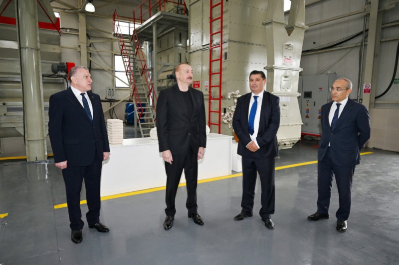 Prezident Sabirabadda pambıq emalı zavodunda - FOTOLAR