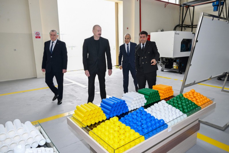 İlham Əliyev daha bir müəssisənin fəaliyyəti ilə tanış oldu