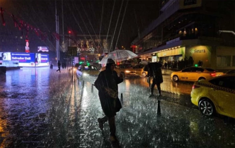 Zəlzələ gecəsi İstanbul... - Fotolar