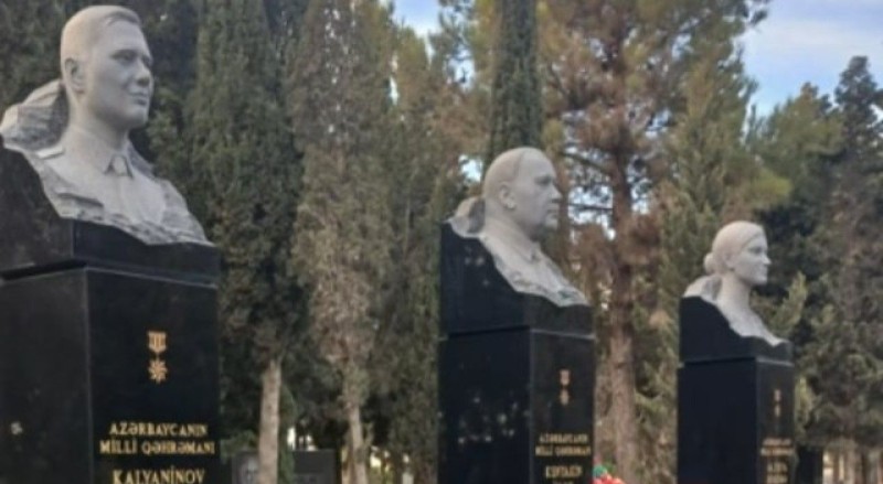 Qəzaya uğrayan AZAL təyyarəsinin ekipaj üzvlərinin büstü qoyuldu - FOTO