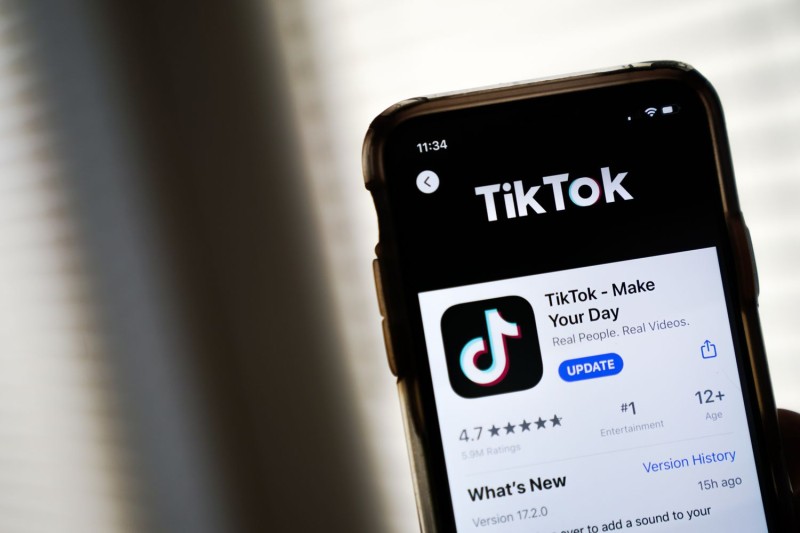 “TikTok” bu il Azərbaycanda 900 minə yaxın videonu silib