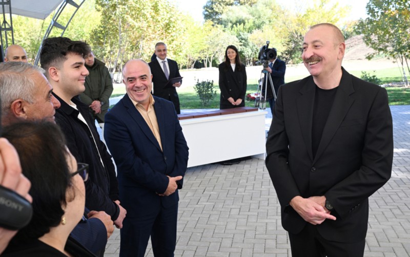 Prezident sakinlə zarafatlaşdı - “Elə yol olub?”+VİDEO