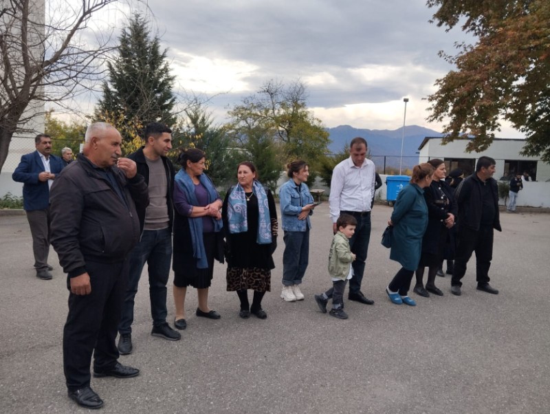 Növbəti köç karvanı Həsənriz kəndinə çatdı - YENİLƏNİB