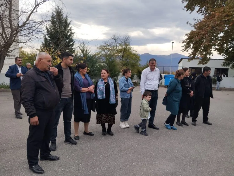 Növbəti köç karvanı Həsənriz kəndinə çatdı - YENİLƏNİB