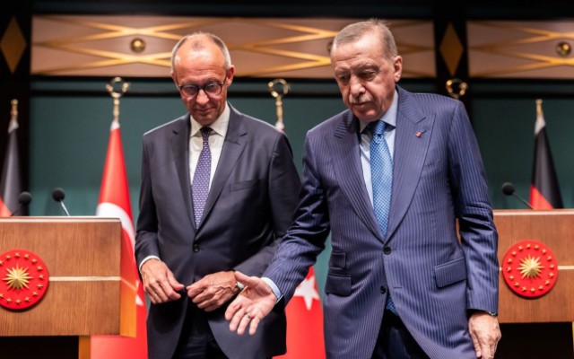 Sual Mertsin xoşuna gəlmədi, Ərdoğan jurnalisti müdafiə etdi - VİDEO