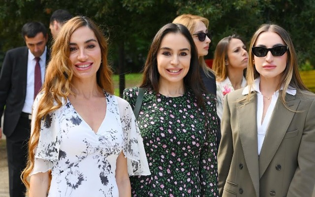 Leyla, Arzu və Alena Əliyevalar musiqi alətlərinin təqdimatında