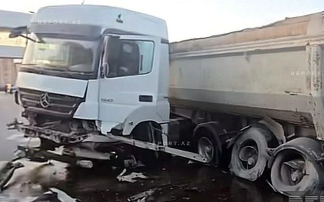 Abşeronda yük maşını idarəetmədən çıxaraq məhəccərlərə ÇIRPILDI