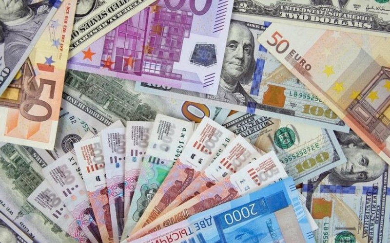 Avro və rubl ucuzlaşdı