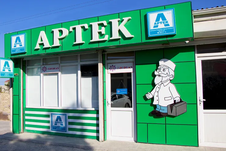 Bakıda aptekdə SOYĞUNÇULUQ: saxlanılan var