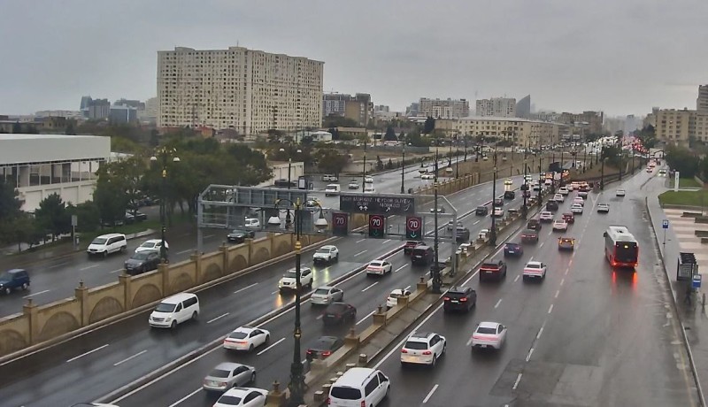 Yağışlı Bakının tıxaclı yolları - SİYAHI