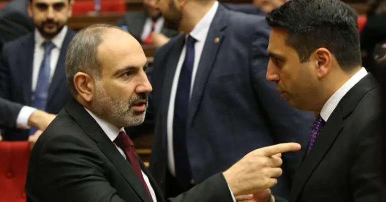 Paşinyan-Simonyan tandemi: Ermənistan fərqli lider tonlarına açıqdır