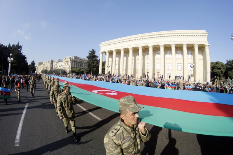 Bakıda Zəfər yürüşləri başlandı
