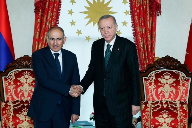 İrəvanın sammit diplomatiyası: Paşinyan-Ərdoğan xətti bölgədə nələri dəyişə bilər?