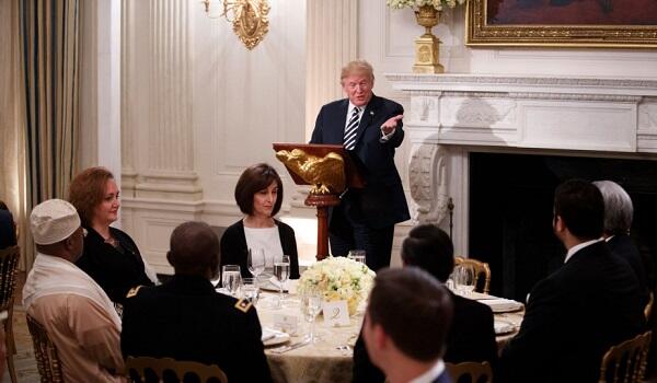 Trampın mətbuat konfransı yarımçıq dayandırıldı