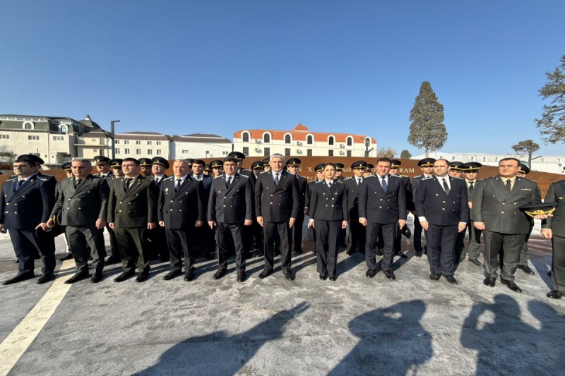 Prokurorluq əməkdaşları Zəfər Günü ilə bağlı Gəncə Memorial Kompleksini ziyarət ediblər