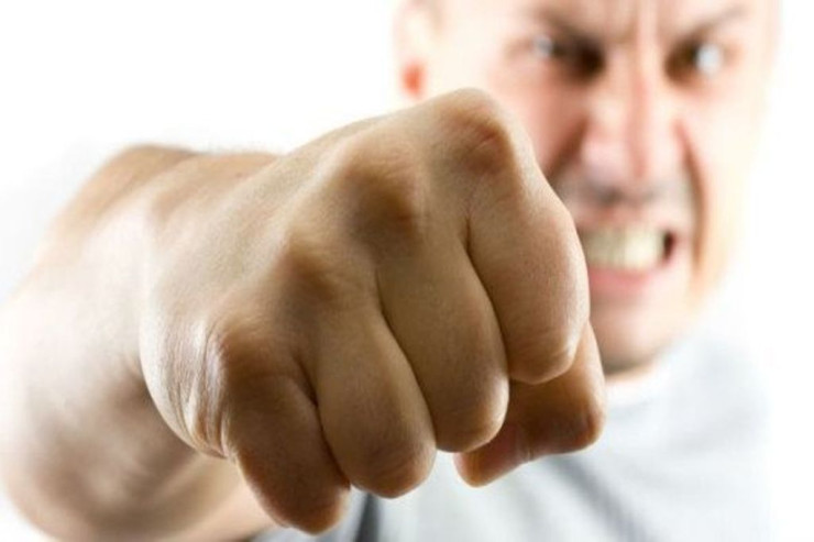 Yeznə qaynını döyərək xəstəxanalıq etdi