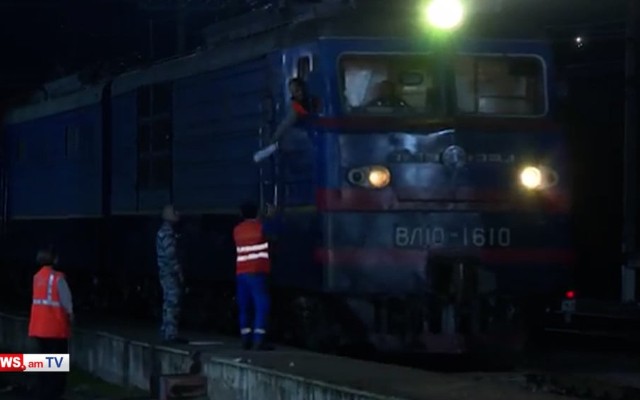 Azərbaycandan keçən qatar Ermənistana ÇATDI - VİDEO