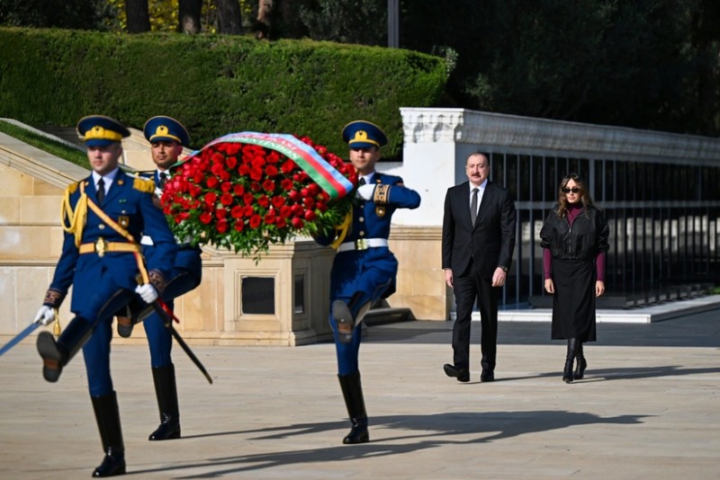 İlham Əliyev və Mehriban Əliyeva Şəhidlər xiyabanını ziyarət ediblər - FOTOLAR