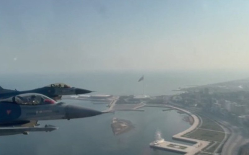 Türkiyə MN Bakıda F-16-dan çəkilmiş görüntü yaydı - VİDEO