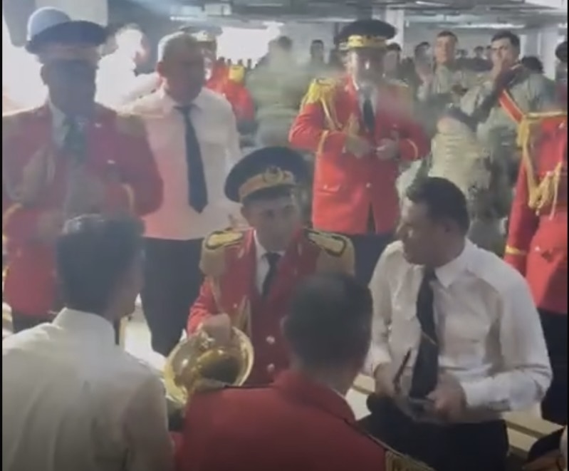 Zabitlərimiz paraddan öncə BELƏ sevindi - VİDEO