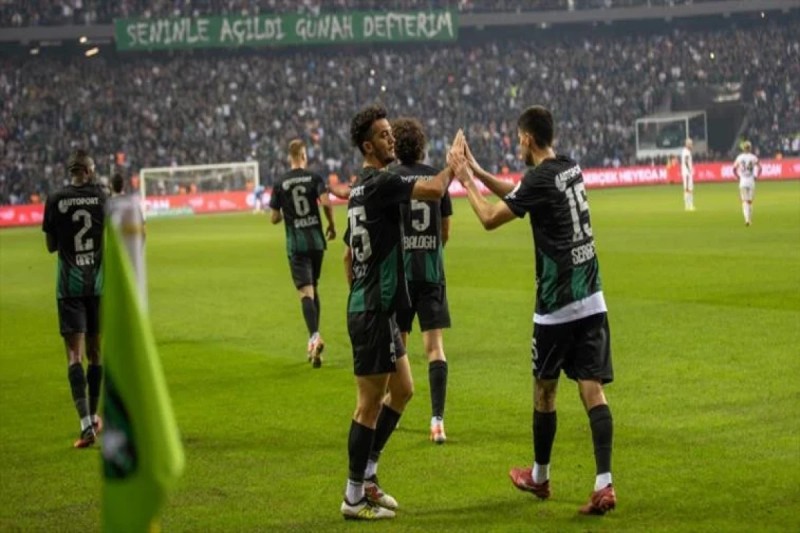 Türkiyə Super Liqası: Lider “Qalatasaray” mövsümdə ilk dəfə məğlub olub