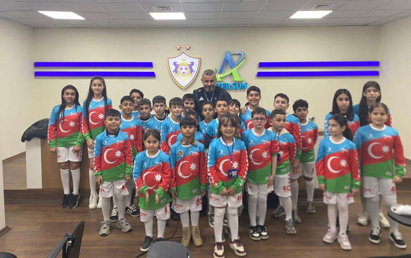 Qurban Qurbanov şəhid övladları ilə - FOTO