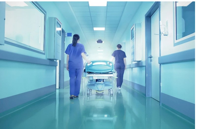 Azərbaycanda hamilə qadın xəstəxanada öldü