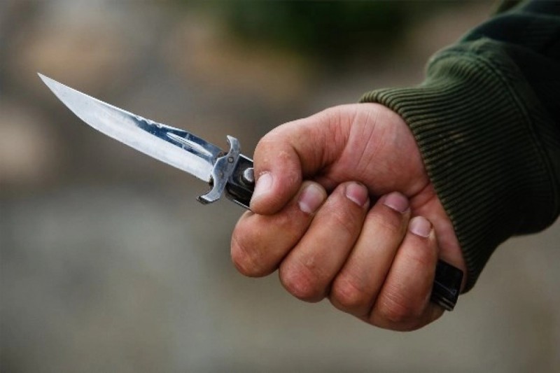 Gəncədə ər arvadını bıçaqladı