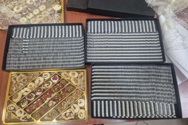 Gömrükdə şirniyyat qutularında gizlədilən dərmanlar aşkar edildi