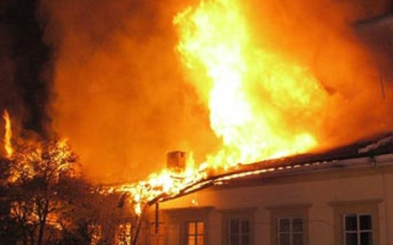 Şamaxıda ev yandı - VİDEO