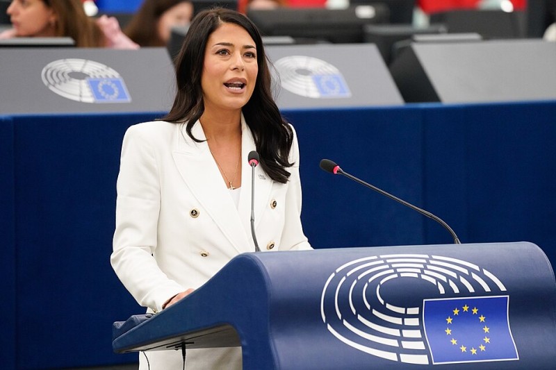 Deputatla bağlı İDDİA - Adı saxta sənədlərlə bağlı HALLANIR