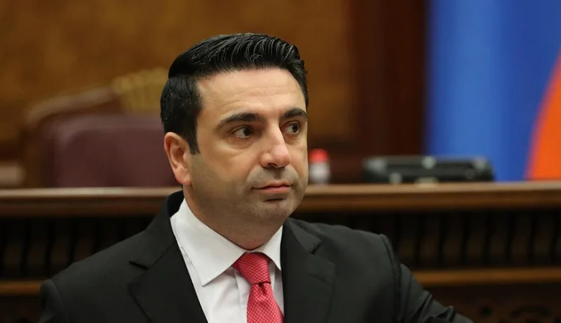 Simonyan erməni blogerlərdən şikayət verib