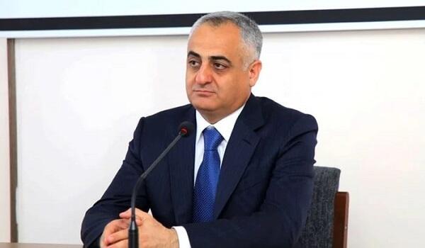 Fuad Nəcəflinin 30 min manatlıq tualet kağızı sərgüzəşti