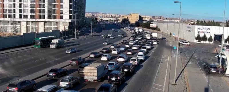 Bakıda bu yollarda tıxacdır - SİYAHI