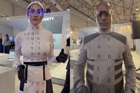 Texmoloji saxtakarlıq: İranda sosial şəbəkədə məşhurlaşan robotlar insan imiş...