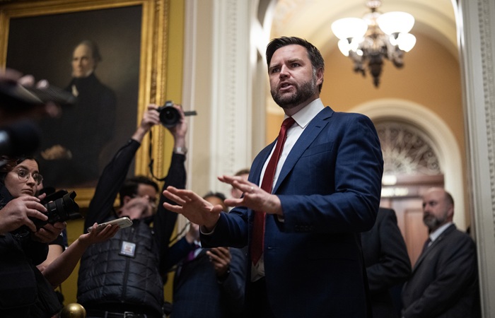 Vens: Trampla Putin arasında danışıqlar zəruridir