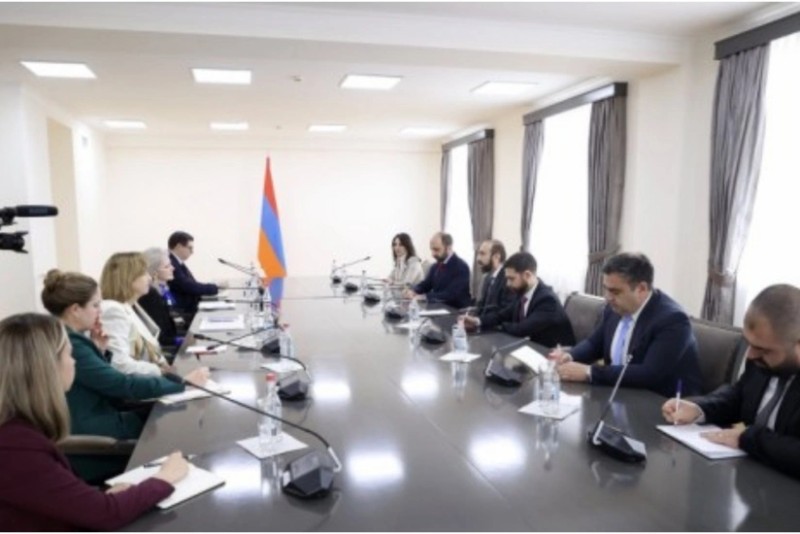Mirzoyan ABŞ dövlət katibinin müavini ilə TRIPP layihəsini müzakirə edib
