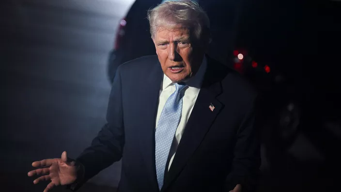 Tramp Maduroya “barış əli” uzatdı