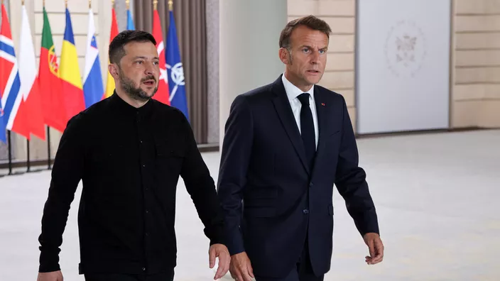 Zelenski Fransaya gedir: Ukraynaya qan köçürülür