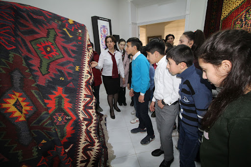 Şagirdlər muzeylərə, teatrlara... niyə getmirlər? - Məktəbdə pul yığılır ittihamı...