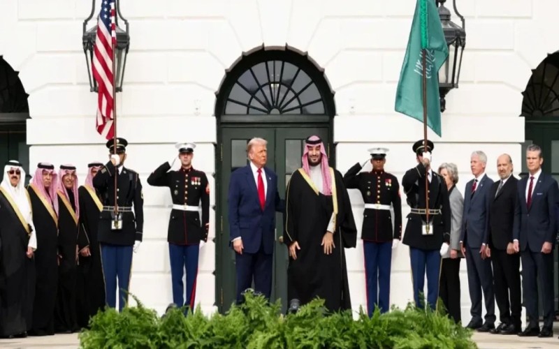 Tramp Ağ Evdə Məhəmməd bin Salmanı qəbul edib