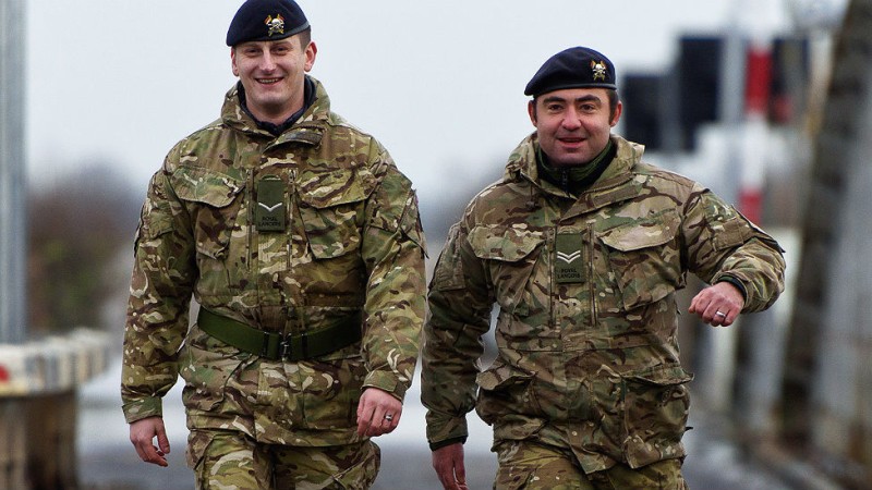 Böyük Britaniyadan hərbçilərə avtomobil QADAĞASI