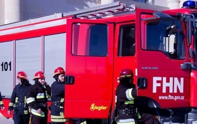 Sumqayıtda ev yandı: ər-arvad tüstüdən zəhərləndı