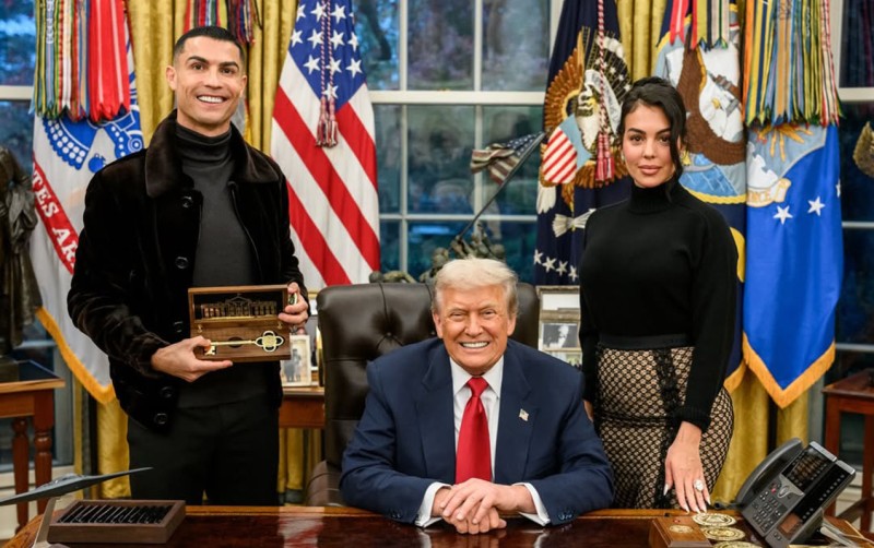 Tramp nadir hədiyyəni Ronaldoya da verdi - FOTOLAR