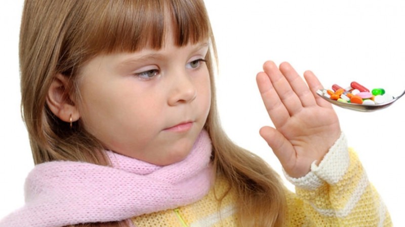 Uşaqlara özbaşına antibiotik verilməsi çox ciddi risklidir - İnfeksionist valideynlərə SƏSLƏNDİ