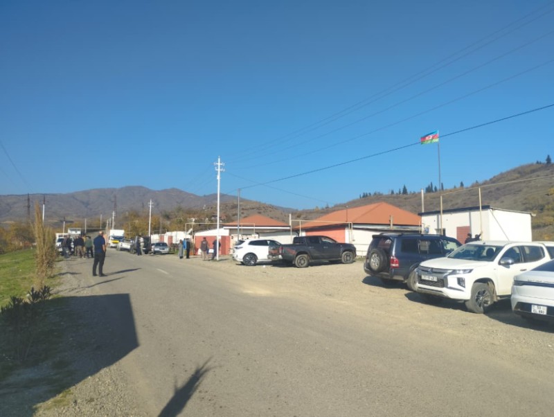 Növbəti köç karvanı Xocavəndin Sos kəndinə çatıb, açarlar təqdim edilib - YENİLƏNİB