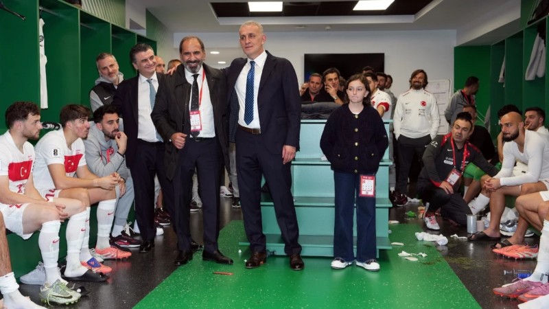 Türkiyə millisinin soyunma otağından oğurluq edilib