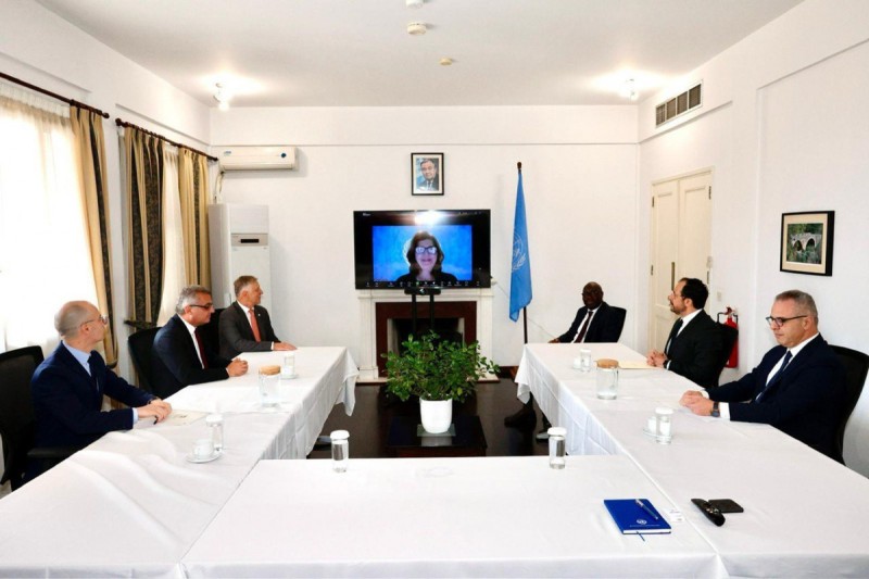 Tufan Erhürman Kiprin yunan lideri ilə görüşüb -