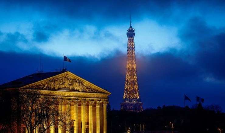 Parisdə 170 mindən çox ev işıqsız qalıb