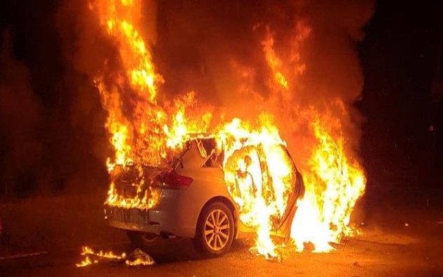 Təmir sexində avtomobil yandı - VİDEO